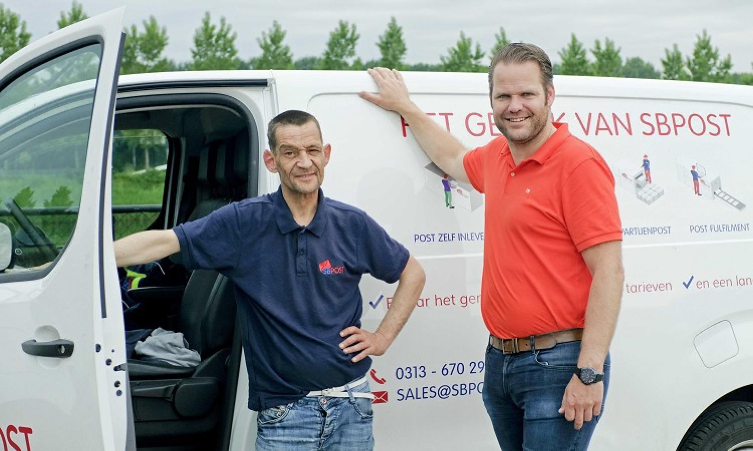 Christiaan van der Pol en manager Arjan Gorsseling van SBPost in Nieuwegein