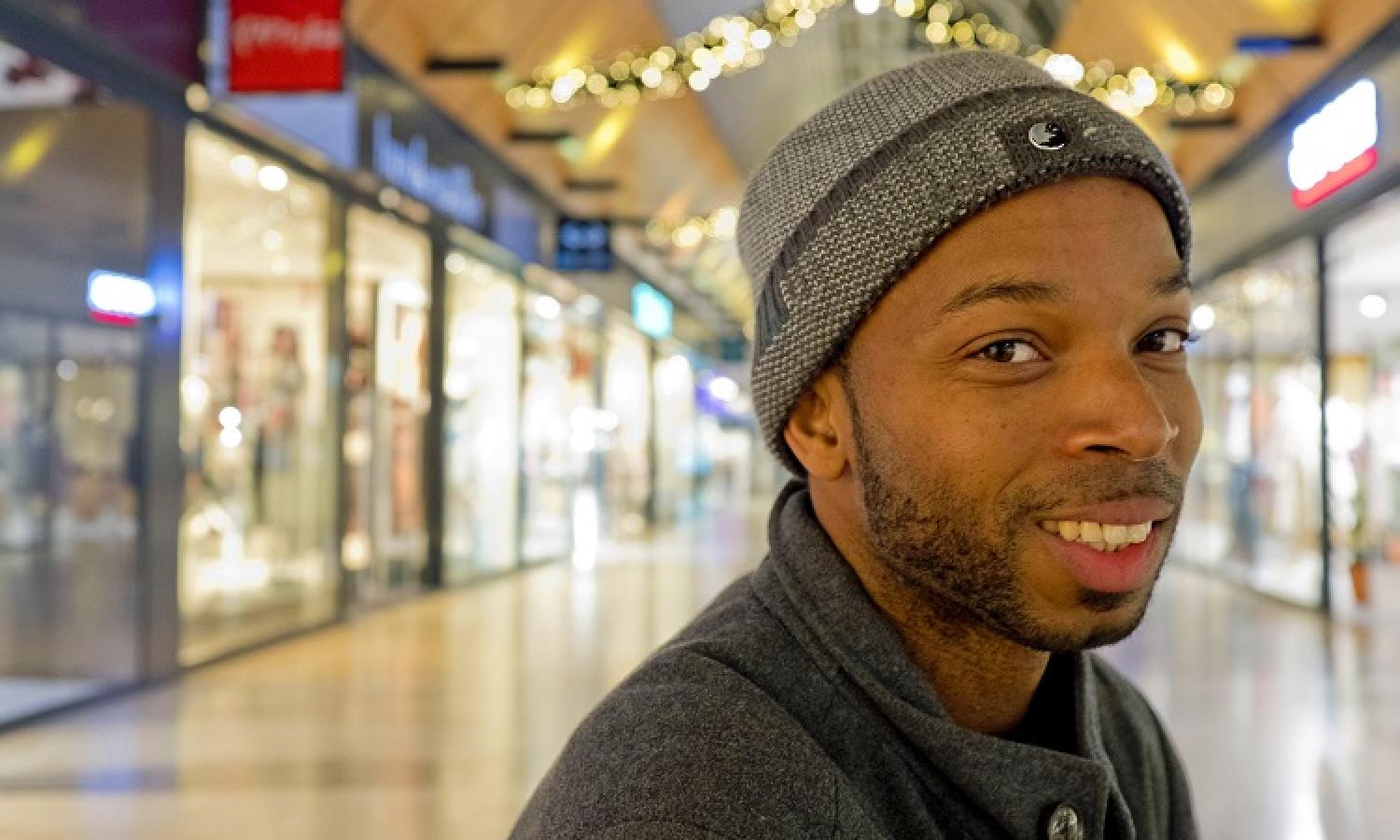 Fareon Wilson in een winkelcentrum